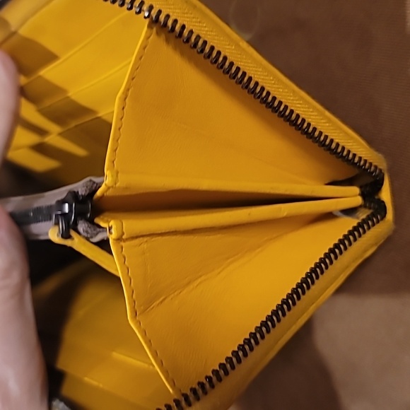 - Bottega Veneta yellow Zippy wallet - Picture 5 of 7